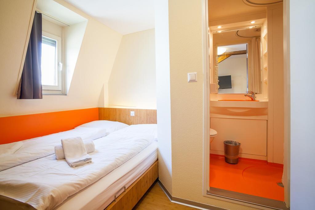 Easyhotel Basel City - Contactless Self Check-In Chambre photo