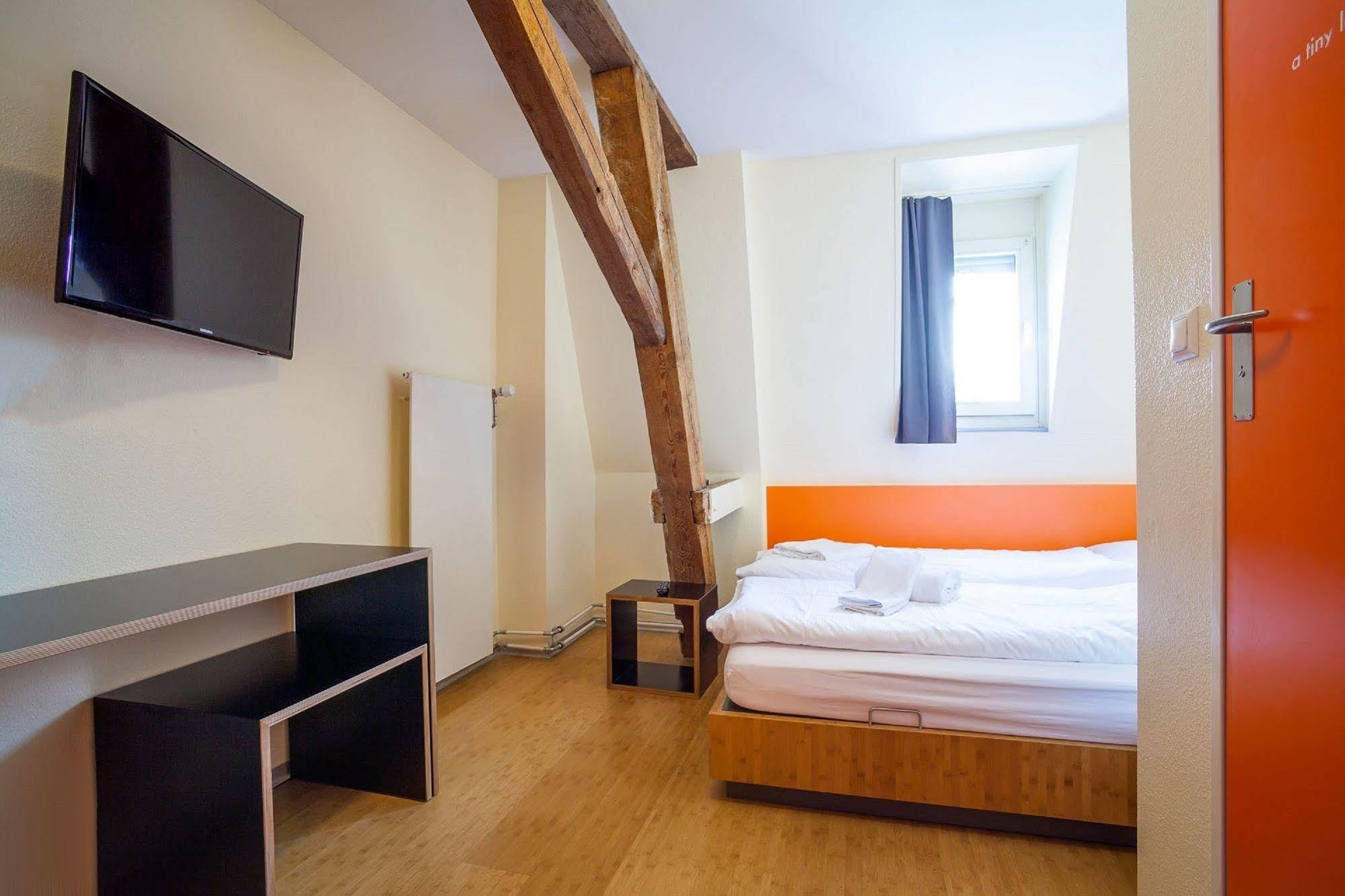Easyhotel Basel City - Contactless Self Check-In Extérieur photo